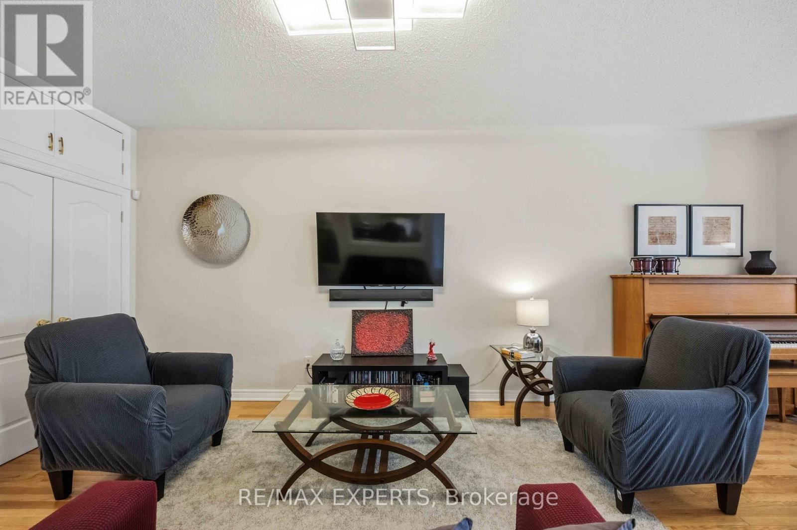 19 Shelbourne Drive, Vaughan (Vellore Village), Ontario  L4H 0K6 - Photo 7 - N12854166