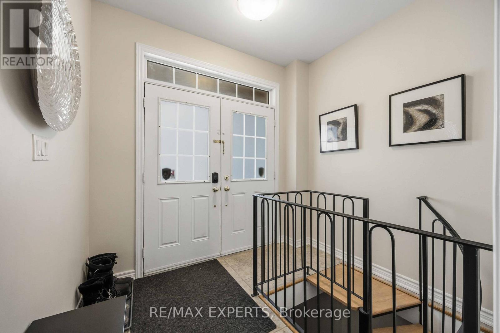 19 Shelbourne Drive, Vaughan (Vellore Village), Ontario  L4H 0K6 - Photo 3 - N12854166