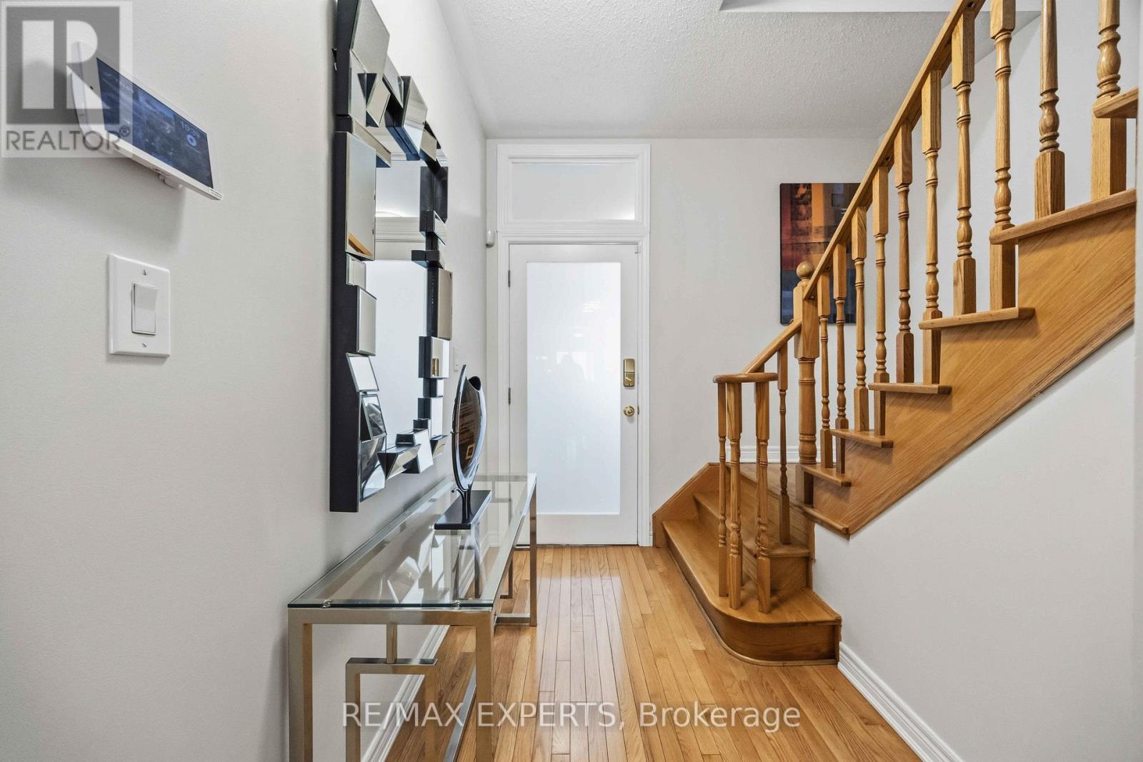 19 Shelbourne Drive, Vaughan (Vellore Village), Ontario  L4H 0K6 - Photo 5 - N12854166