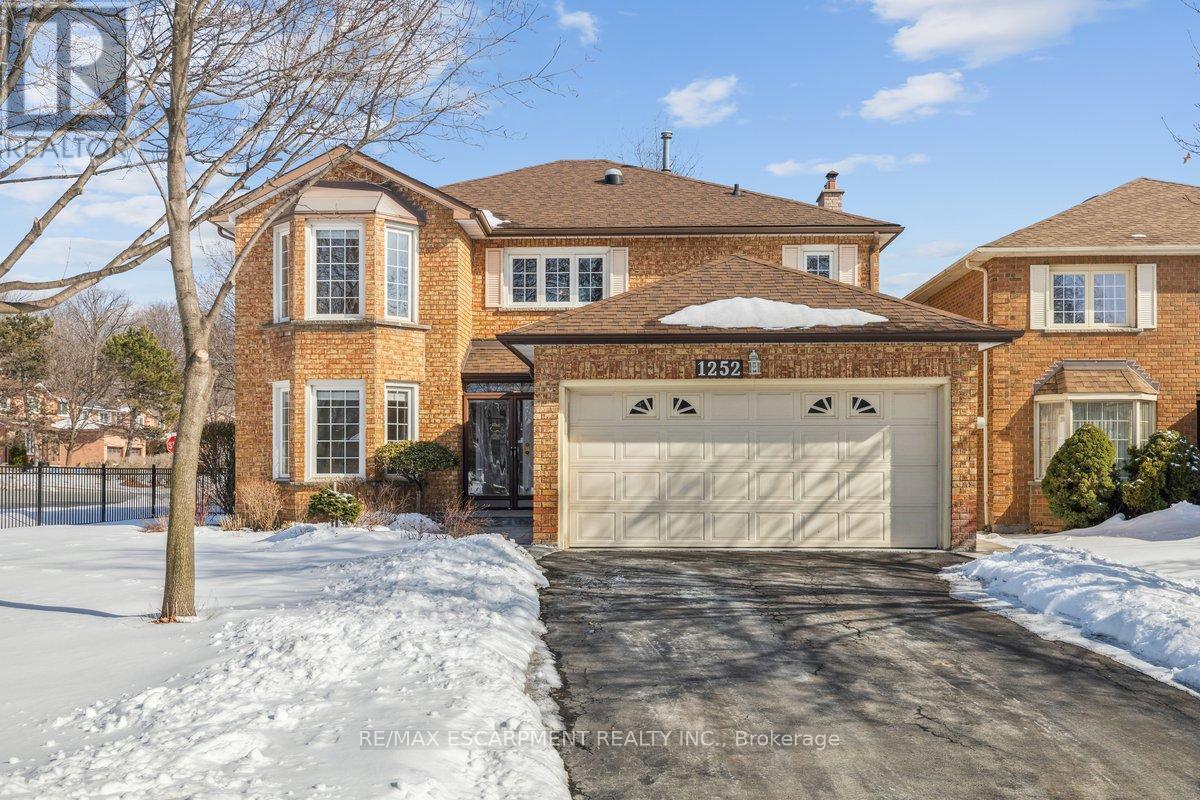 1252 SWEETBIRCH COURT, Mississauga, Ontario