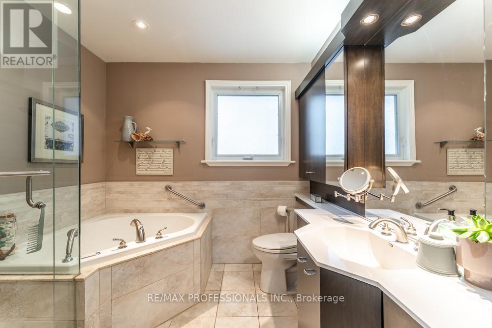 1427 Kenmuir Avenue, Mississauga (Mineola), Ontario  L5G 4B3 - Photo 18 - W12854034