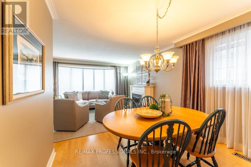 1427 Kenmuir Avenue, Mississauga (Mineola), Ontario  L5G 4B3 - Photo 8 - W12854034