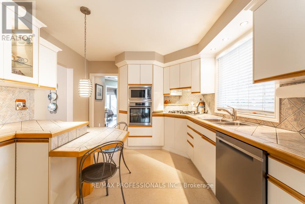 1427 Kenmuir Avenue, Mississauga (Mineola), Ontario  L5G 4B3 - Photo 9 - W12854034