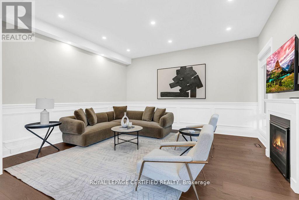 185 Burloak Drive, Oakville, Ontario  L6L 6S7 - Photo 10 - W12854104