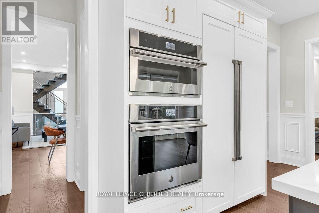 185 Burloak Drive, Oakville, Ontario  L6L 6S7 - Photo 17 - W12854104