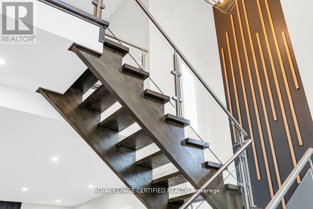 185 Burloak Drive, Oakville, Ontario  L6L 6S7 - Photo 23 - W12854104