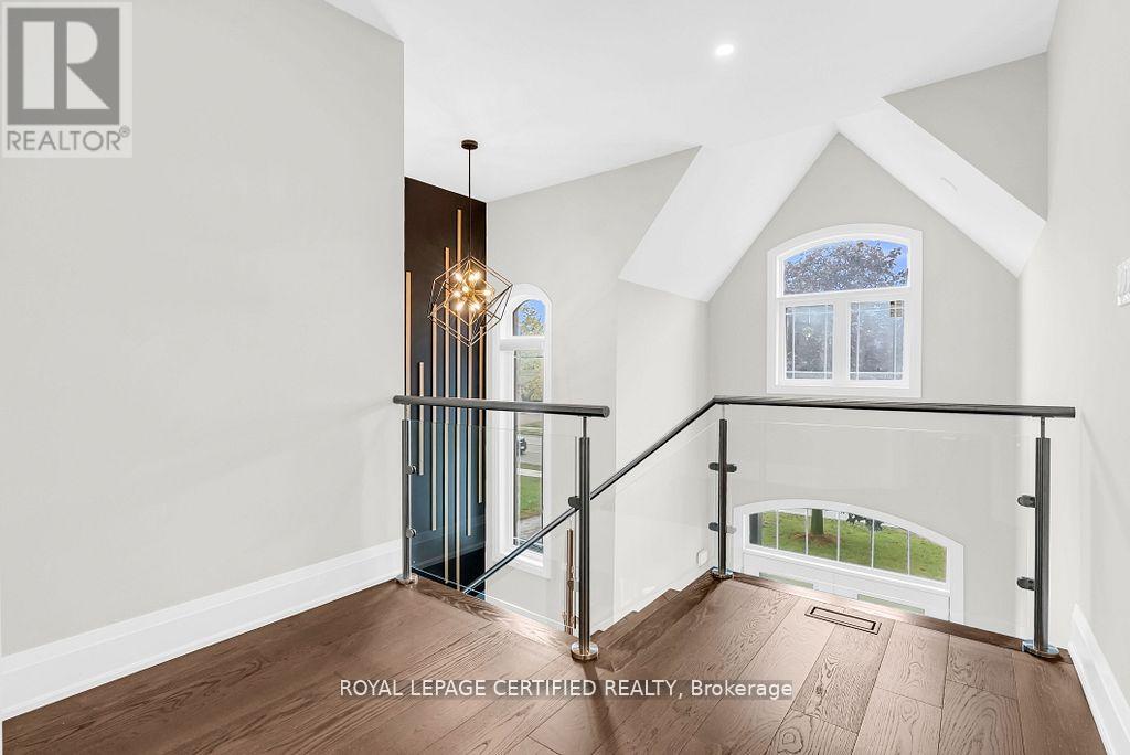 185 Burloak Drive, Oakville, Ontario  L6L 6S7 - Photo 25 - W12854104