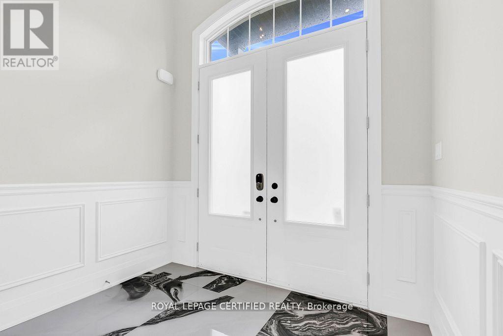 185 Burloak Drive, Oakville, Ontario  L6L 6S7 - Photo 3 - W12854104