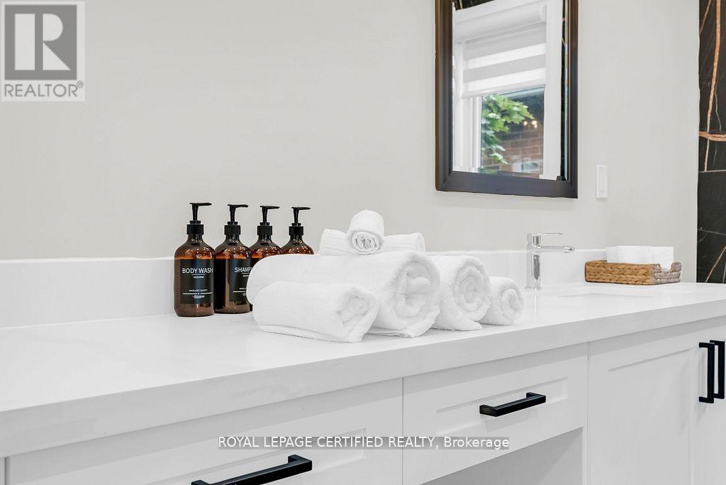 185 Burloak Drive, Oakville, Ontario  L6L 6S7 - Photo 31 - W12854104