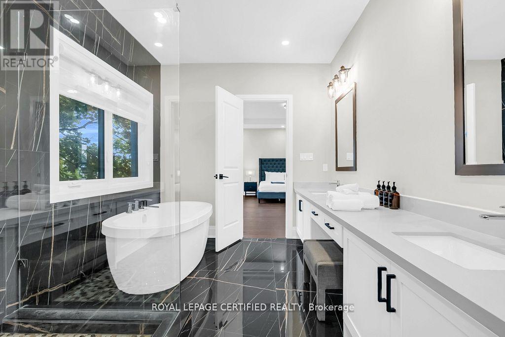 185 Burloak Drive, Oakville, Ontario  L6L 6S7 - Photo 32 - W12854104