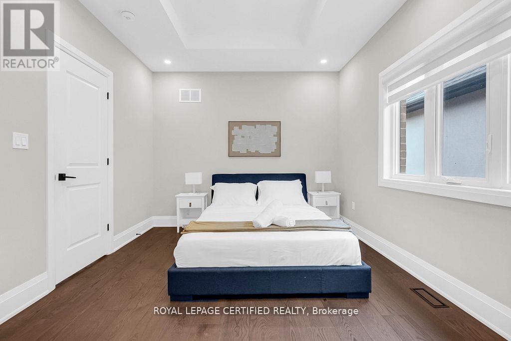 185 Burloak Drive, Oakville, Ontario  L6L 6S7 - Photo 36 - W12854104