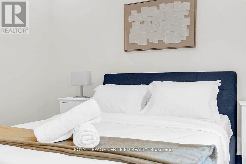 185 Burloak Drive, Oakville, Ontario  L6L 6S7 - Photo 38 - W12854104