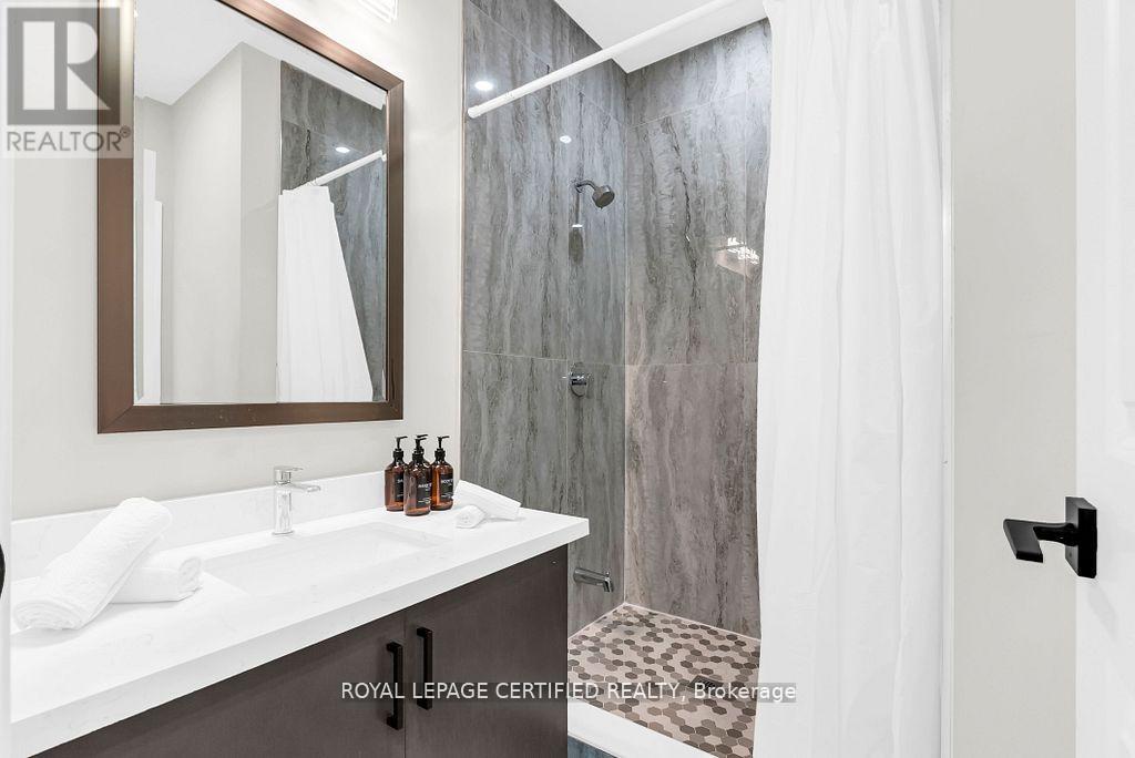 185 Burloak Drive, Oakville, Ontario  L6L 6S7 - Photo 43 - W12854104