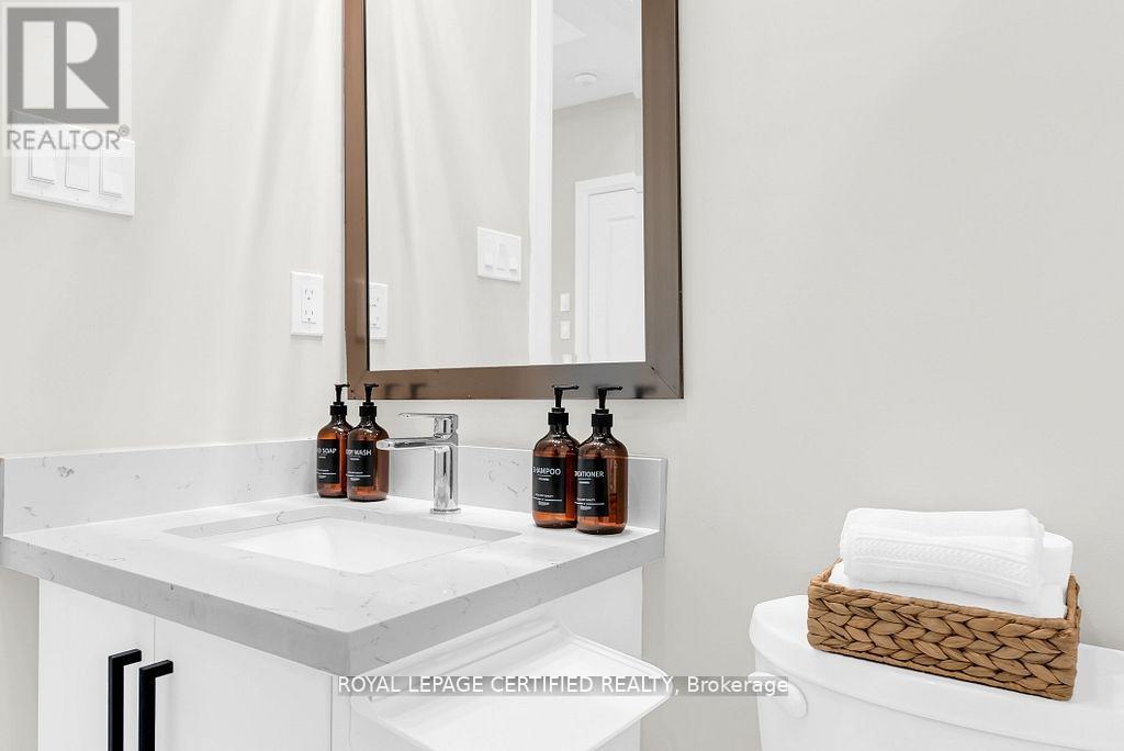 185 Burloak Drive, Oakville, Ontario  L6L 6S7 - Photo 47 - W12854104