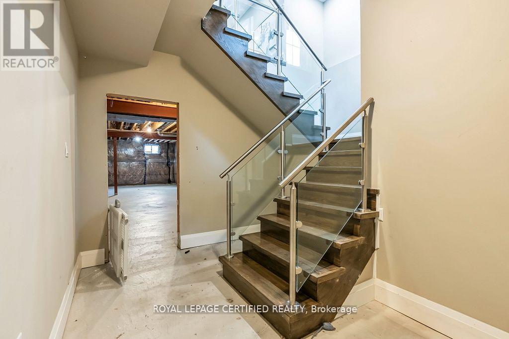 185 Burloak Drive, Oakville, Ontario  L6L 6S7 - Photo 48 - W12854104