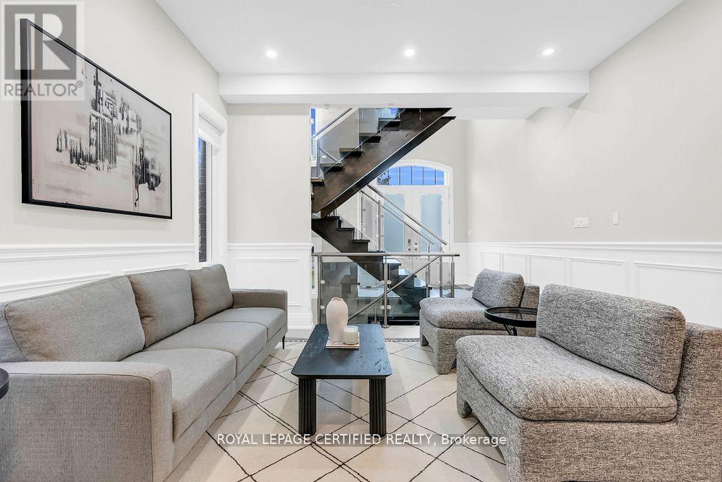 185 Burloak Drive, Oakville, Ontario  L6L 6S7 - Photo 6 - W12854104