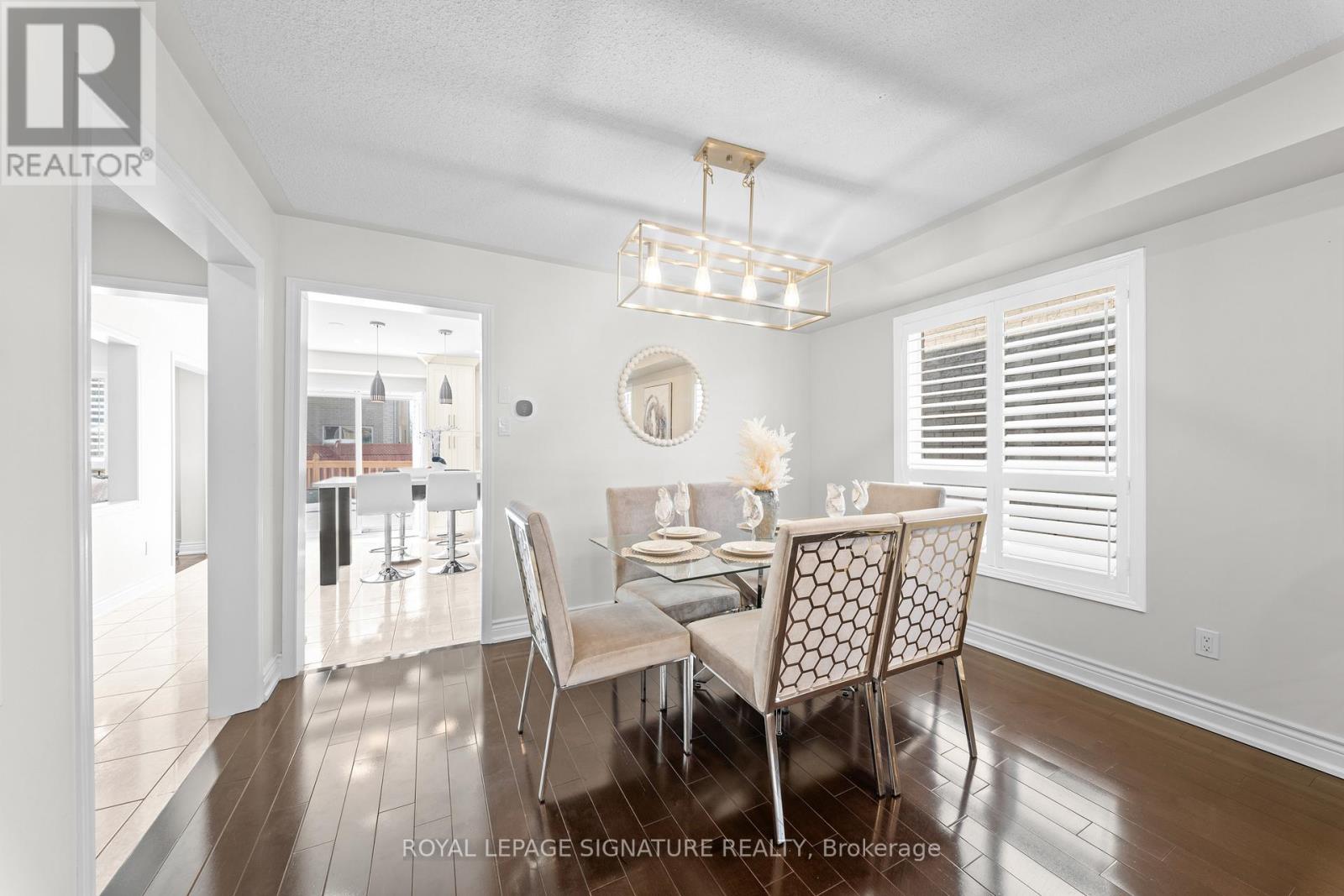 16 Newark Way, Brampton (Fletcher's Meadow), Ontario  L7A 2V1 - Photo 6 - W12854130