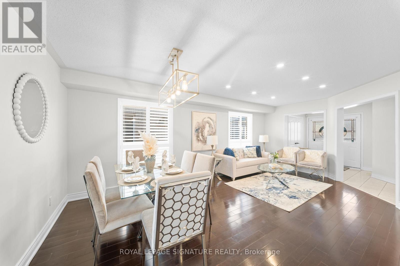 16 Newark Way, Brampton (Fletcher's Meadow), Ontario  L7A 2V1 - Photo 7 - W12854130