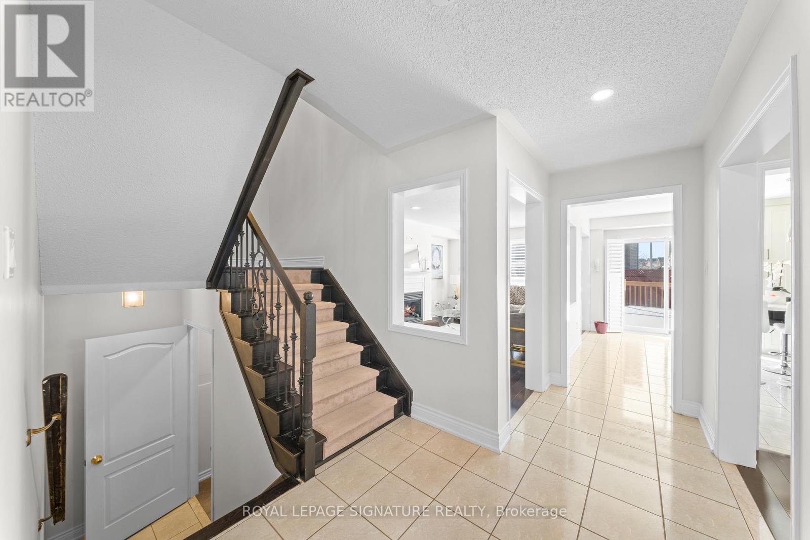 16 Newark Way, Brampton (Fletcher's Meadow), Ontario  L7A 2V1 - Photo 9 - W12854130