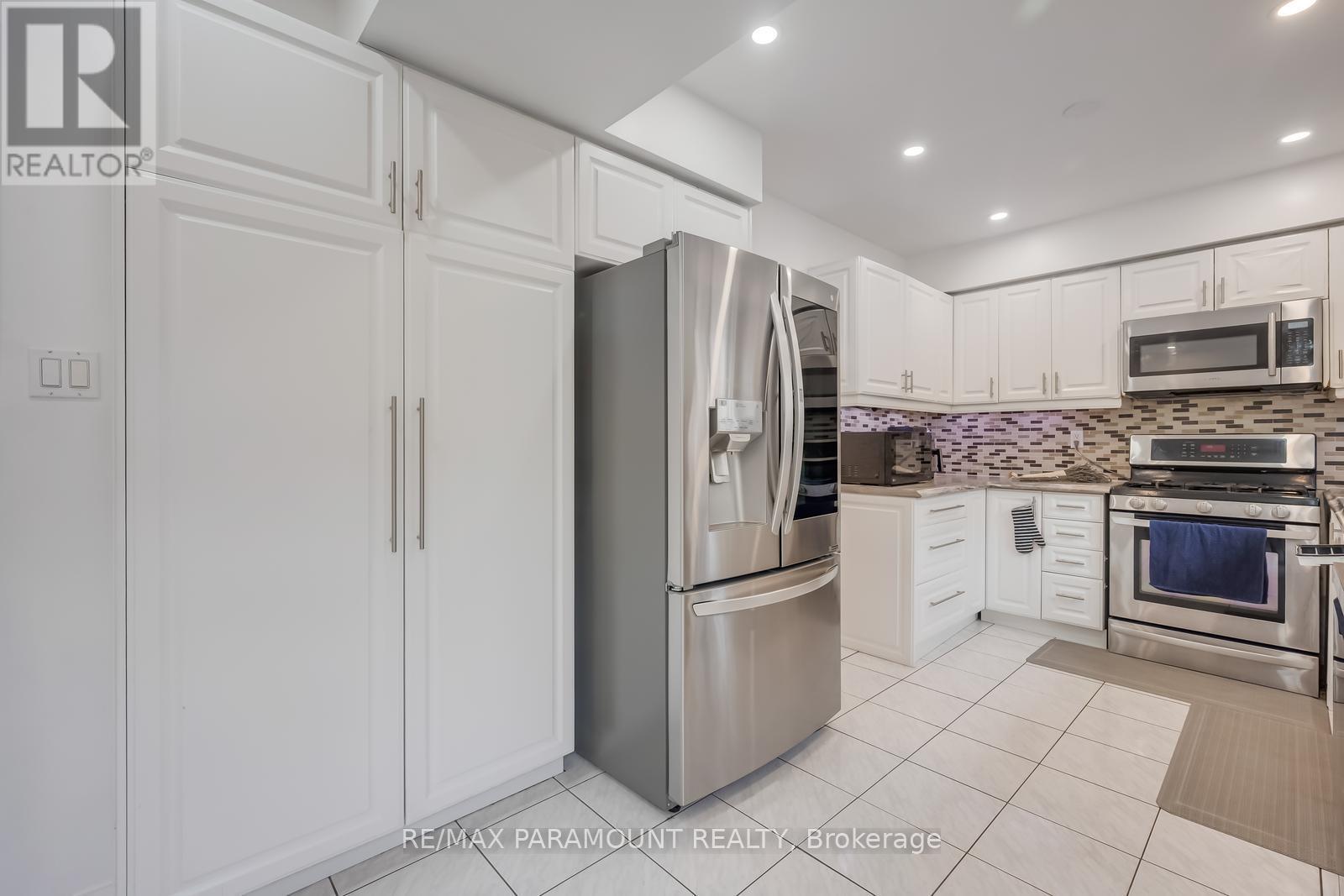 6371 Ormindale Way, Mississauga (East Credit), Ontario  L5V 1J2 - Photo 16 - W12854162