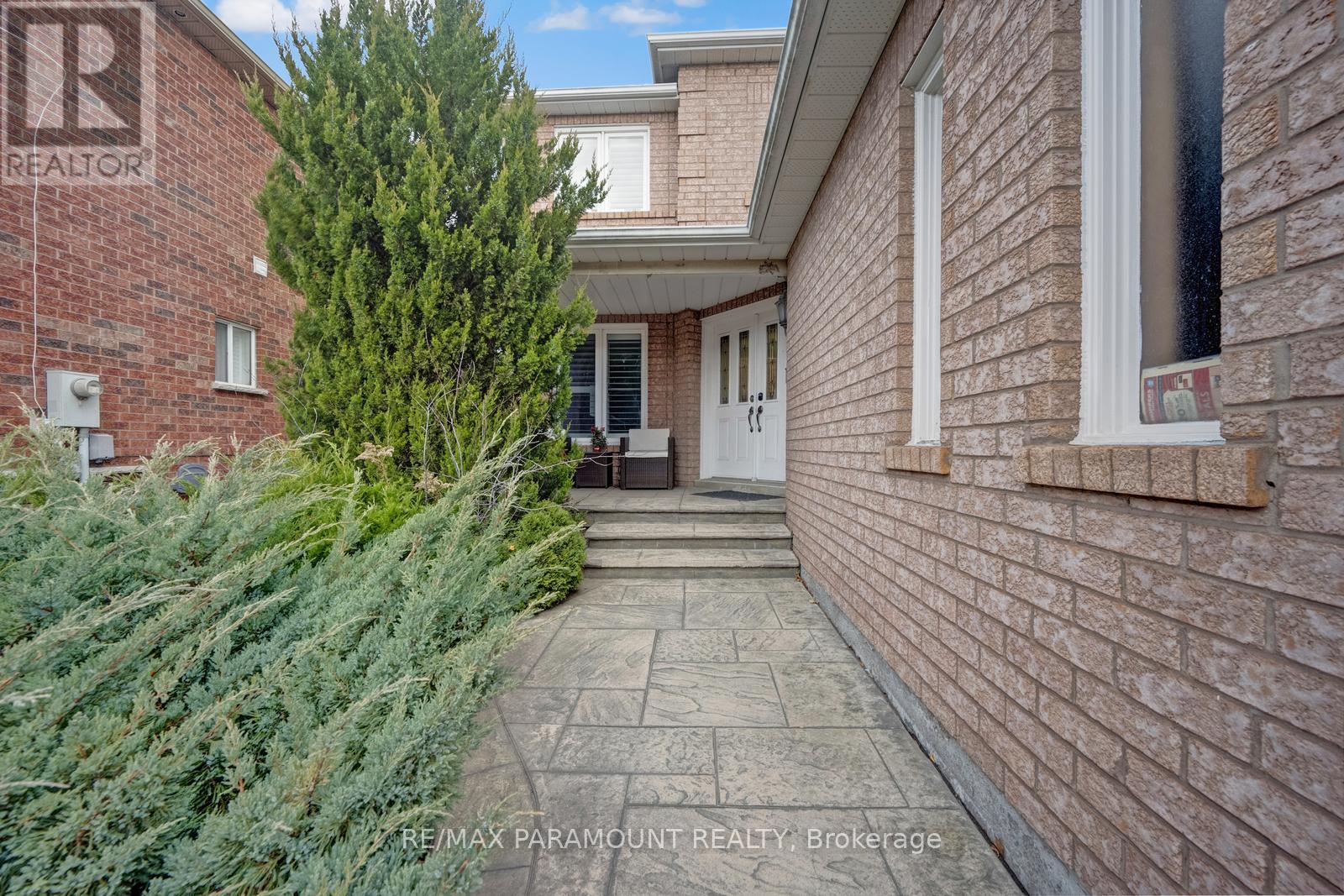 6371 Ormindale Way, Mississauga (East Credit), Ontario  L5V 1J2 - Photo 4 - W12854162