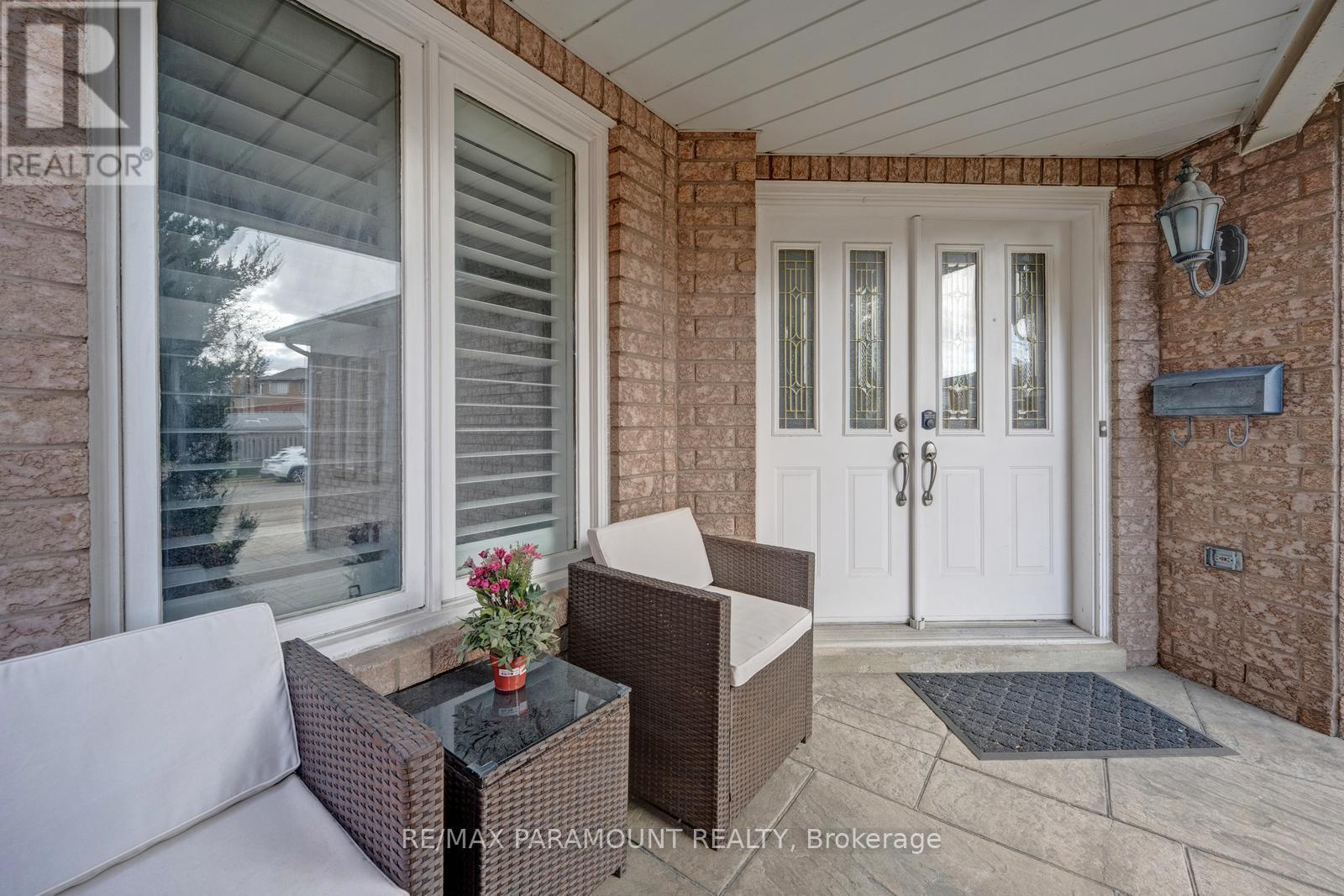 6371 Ormindale Way, Mississauga (East Credit), Ontario  L5V 1J2 - Photo 5 - W12854162