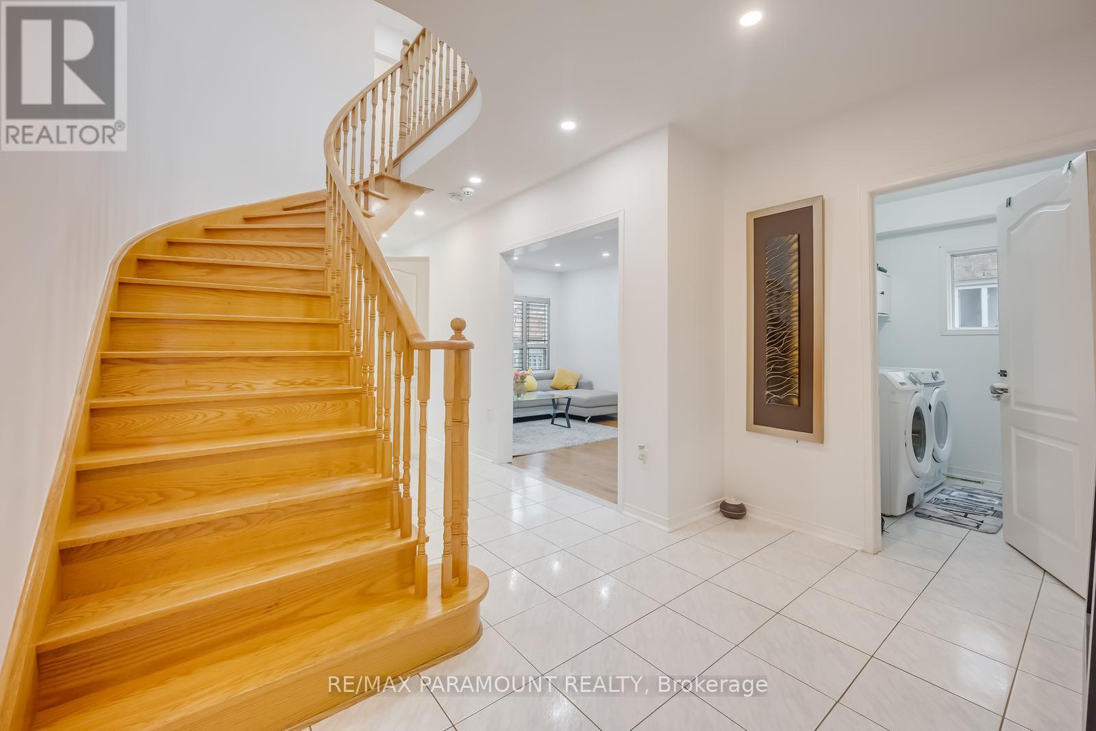 6371 Ormindale Way, Mississauga (East Credit), Ontario  L5V 1J2 - Photo 7 - W12854162