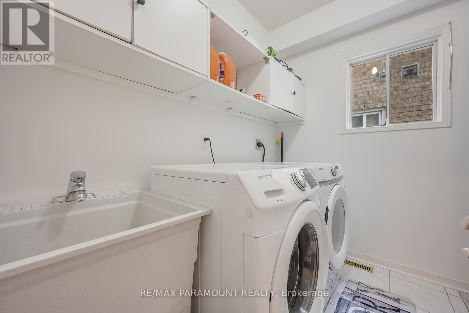 6371 Ormindale Way, Mississauga (East Credit), Ontario  L5V 1J2 - Photo 8 - W12854162