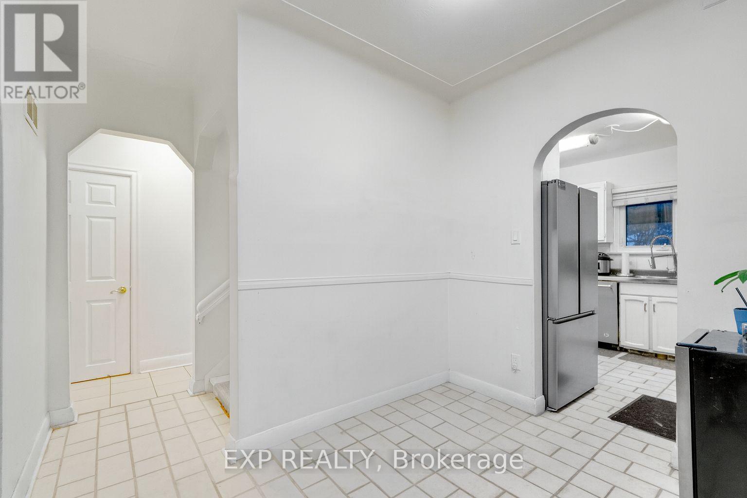 1331 St. James Avenue, Mississauga (Lakeview), Ontario  L5E 1J3 - Photo 14 - W12854288