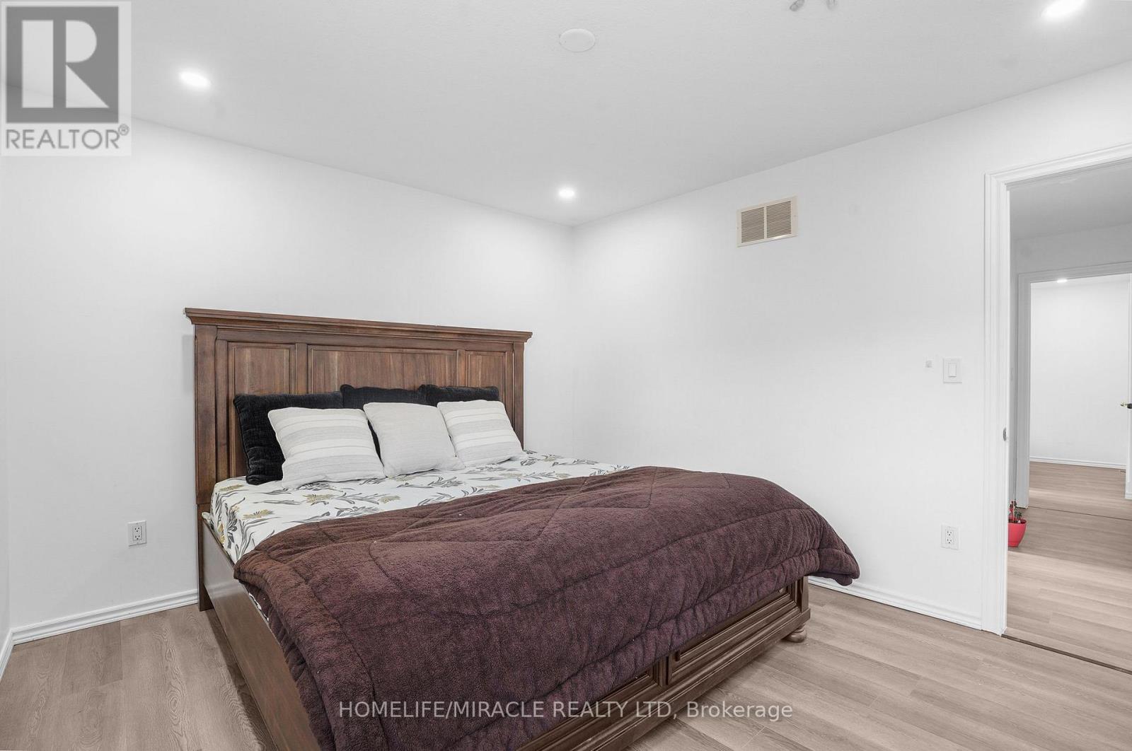 8 Bradley Lane, Brantford, Ontario  N3T 6R5 - Photo 13 - X12854142