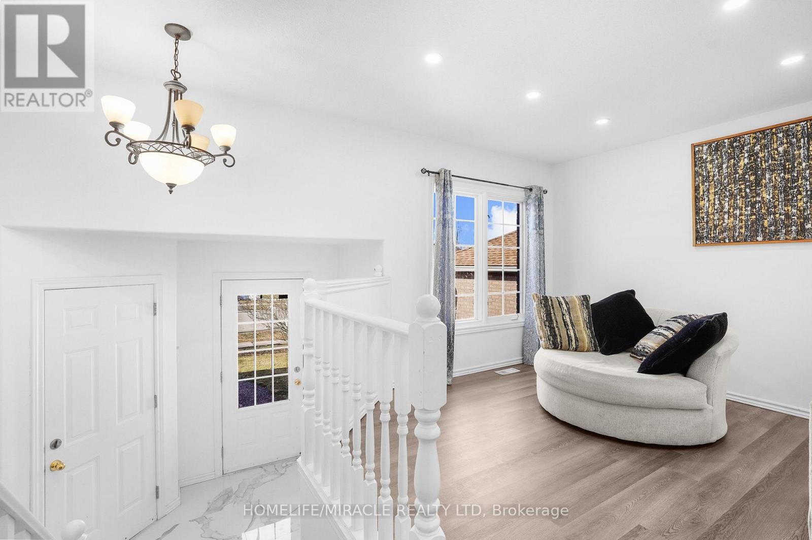 8 Bradley Lane, Brantford, Ontario  N3T 6R5 - Photo 4 - X12854142