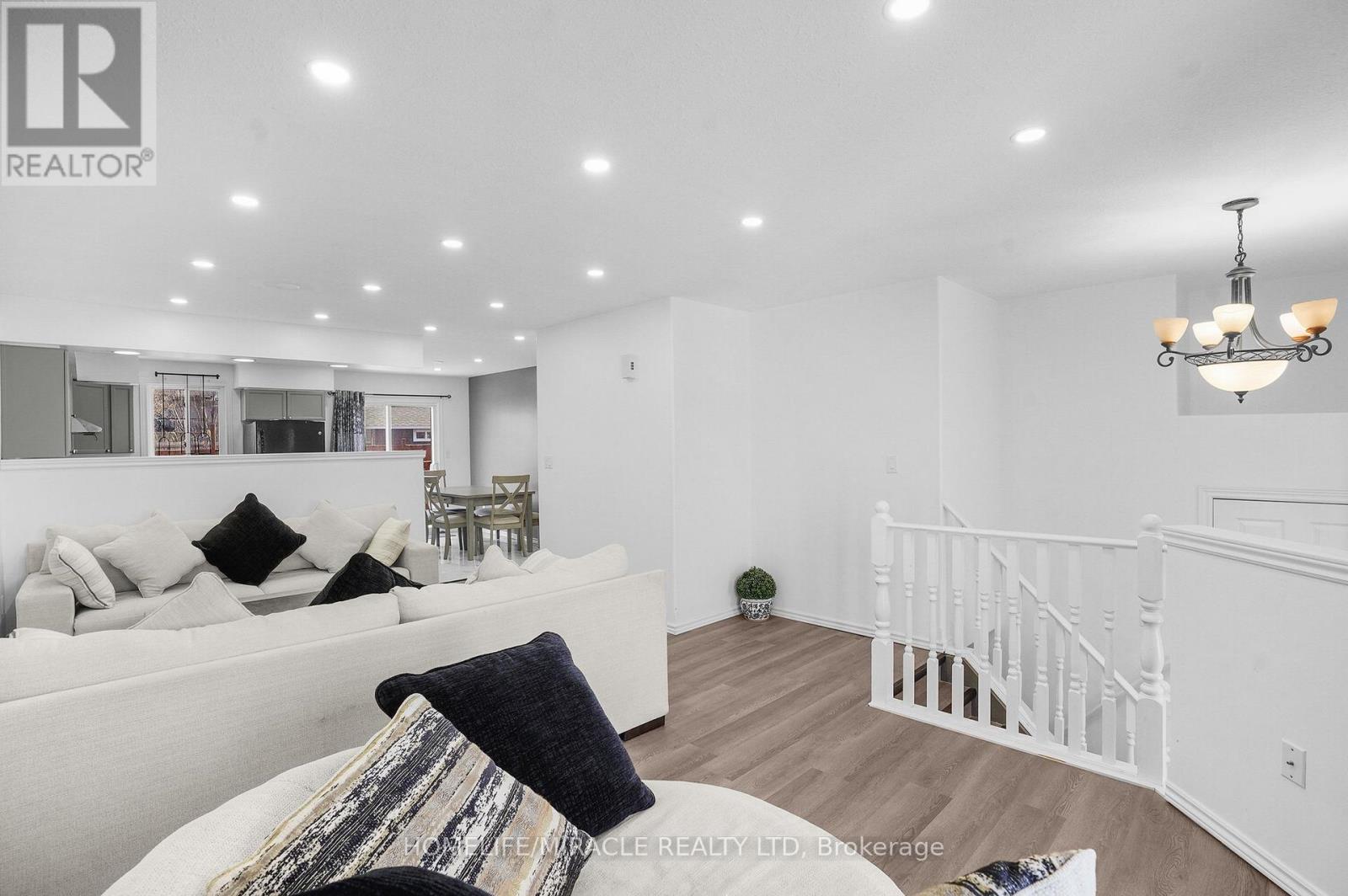 8 Bradley Lane, Brantford, Ontario  N3T 6R5 - Photo 7 - X12854142