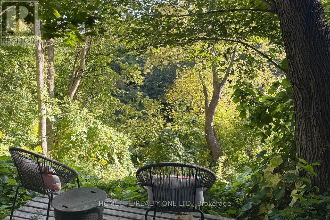 247 Berry Road, Toronto, Ontario  M8Y 1X8 - Photo 8 - W12843962