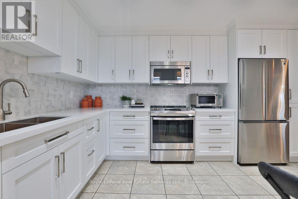 Ph7 - 2185 Marine Drive, Oakville, Ontario  L6L 5L6 - Photo 10 - W12854396