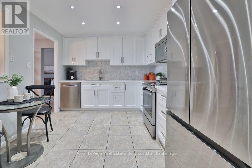 Ph7 - 2185 Marine Drive, Oakville, Ontario  L6L 5L6 - Photo 11 - W12854396