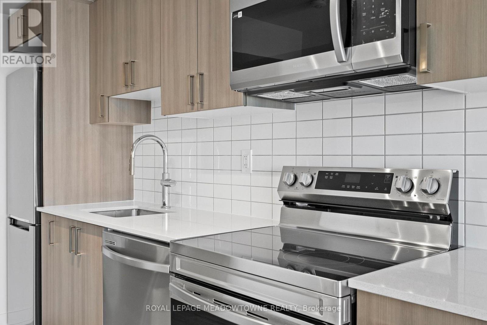 2304 - 1010 Sandy Beach Road, Pickering, Ontario  L1W 3V9 - Photo 9 - E12841330