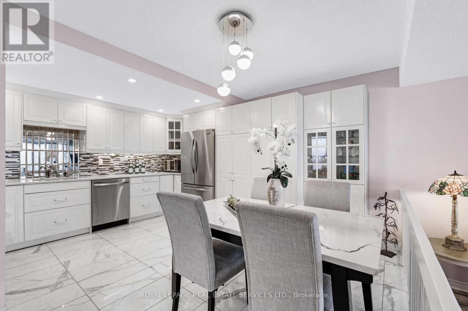 605 - 20 Speers Road, Oakville, Ontario  L6K 3R5 - Photo 7 - W12770948