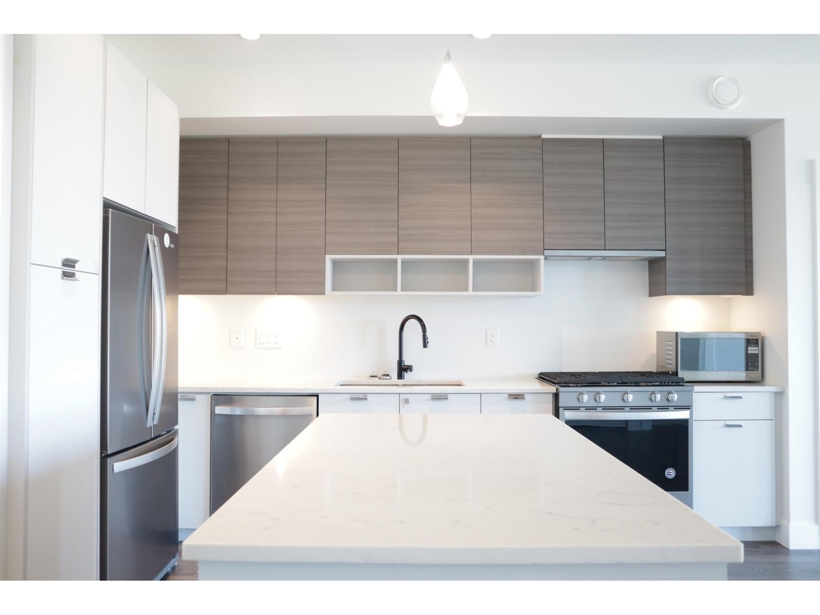 A327 20727 Willoughby Town Centre Drive, Langley, British Columbia  V2Y 3N1 - Photo 2 - R3078325