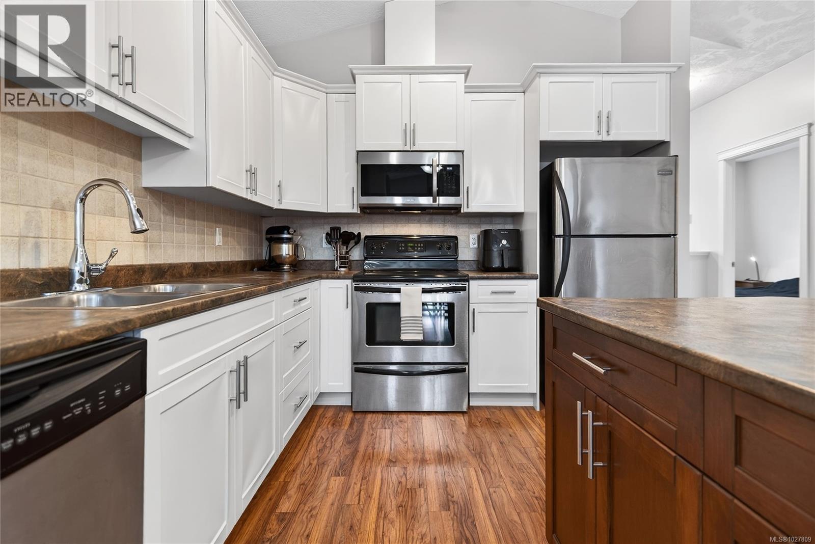 221 930 Braidwood Rd, Courtenay, British Columbia