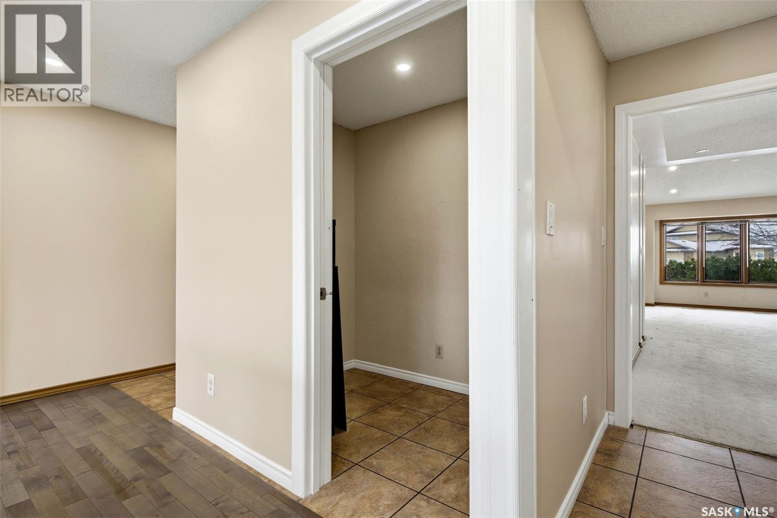 3234 Wascana Glen, Regina, Saskatchewan  S4V 2L6 - Photo 13 - SK029876