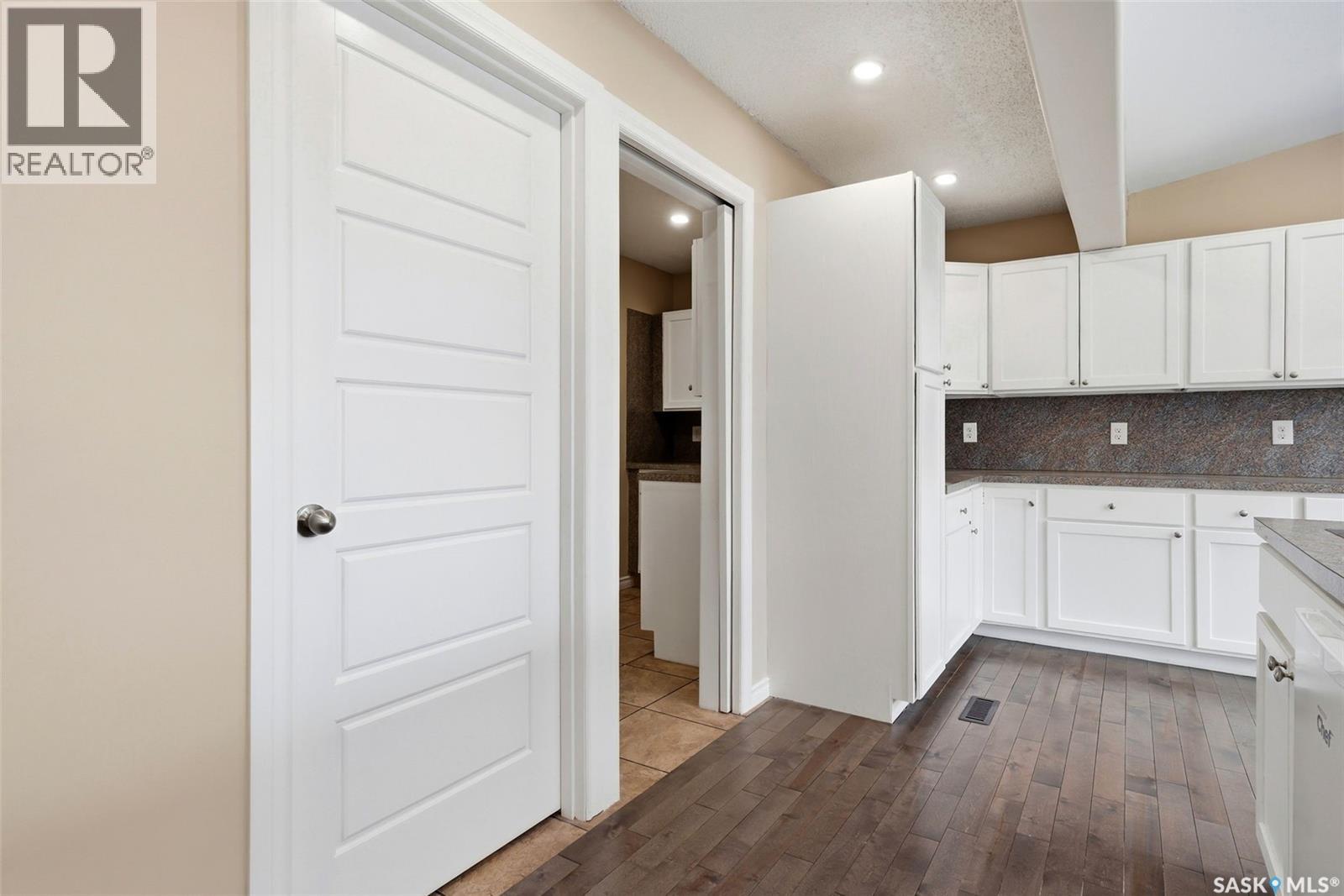 3234 Wascana Glen, Regina, Saskatchewan  S4V 2L6 - Photo 14 - SK029876