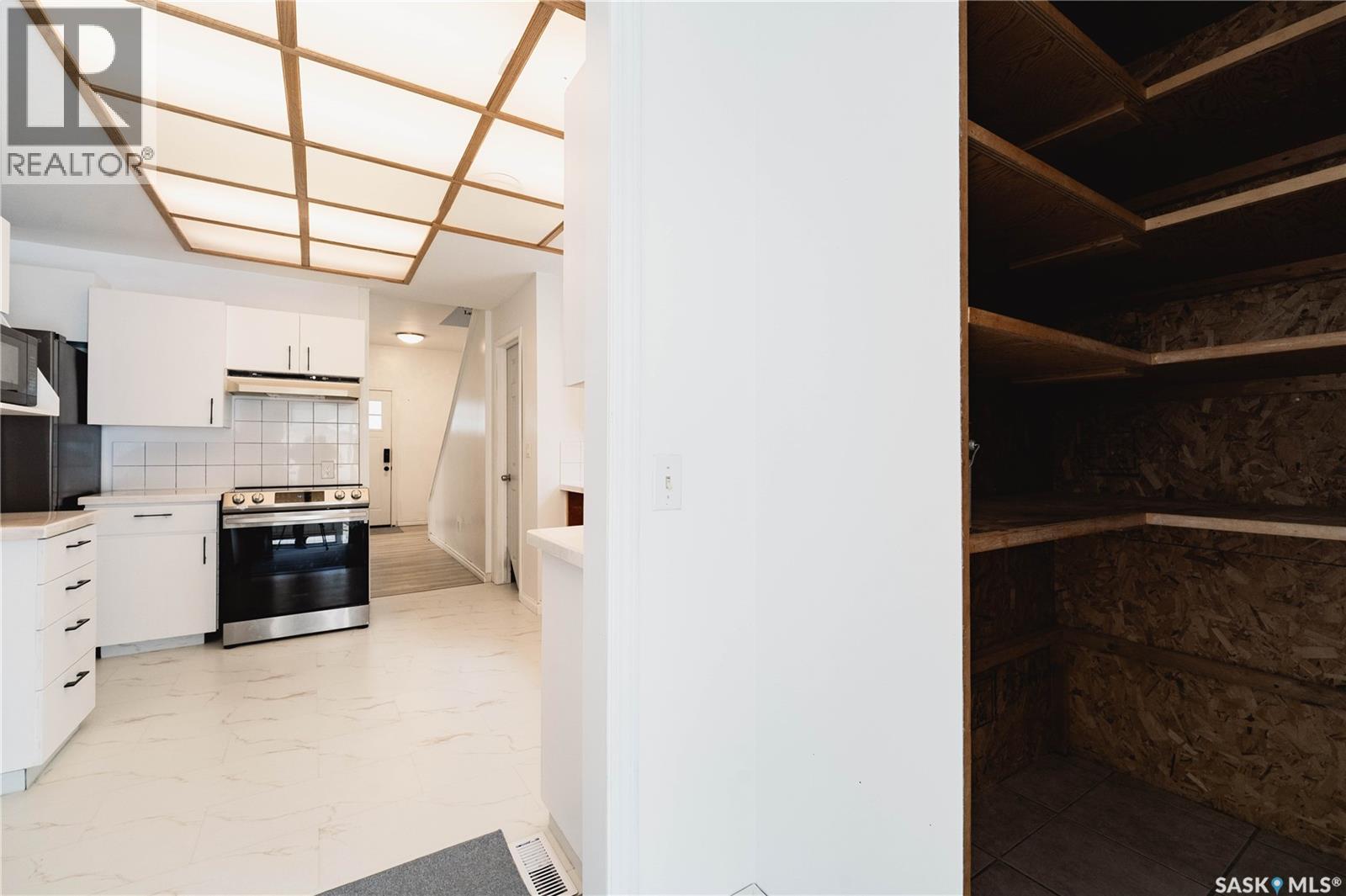 1037 3rd Avenue Ne, Moose Jaw, Saskatchewan  S6H 1E6 - Photo 11 - SK029874