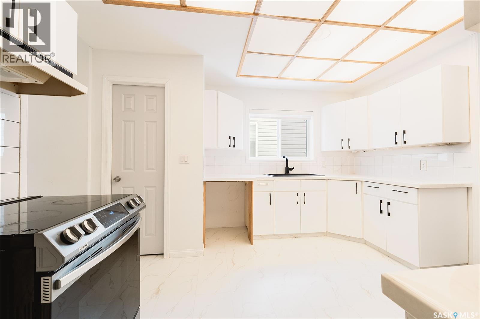 1037 3rd Avenue Ne, Moose Jaw, Saskatchewan  S6H 1E6 - Photo 14 - SK029874