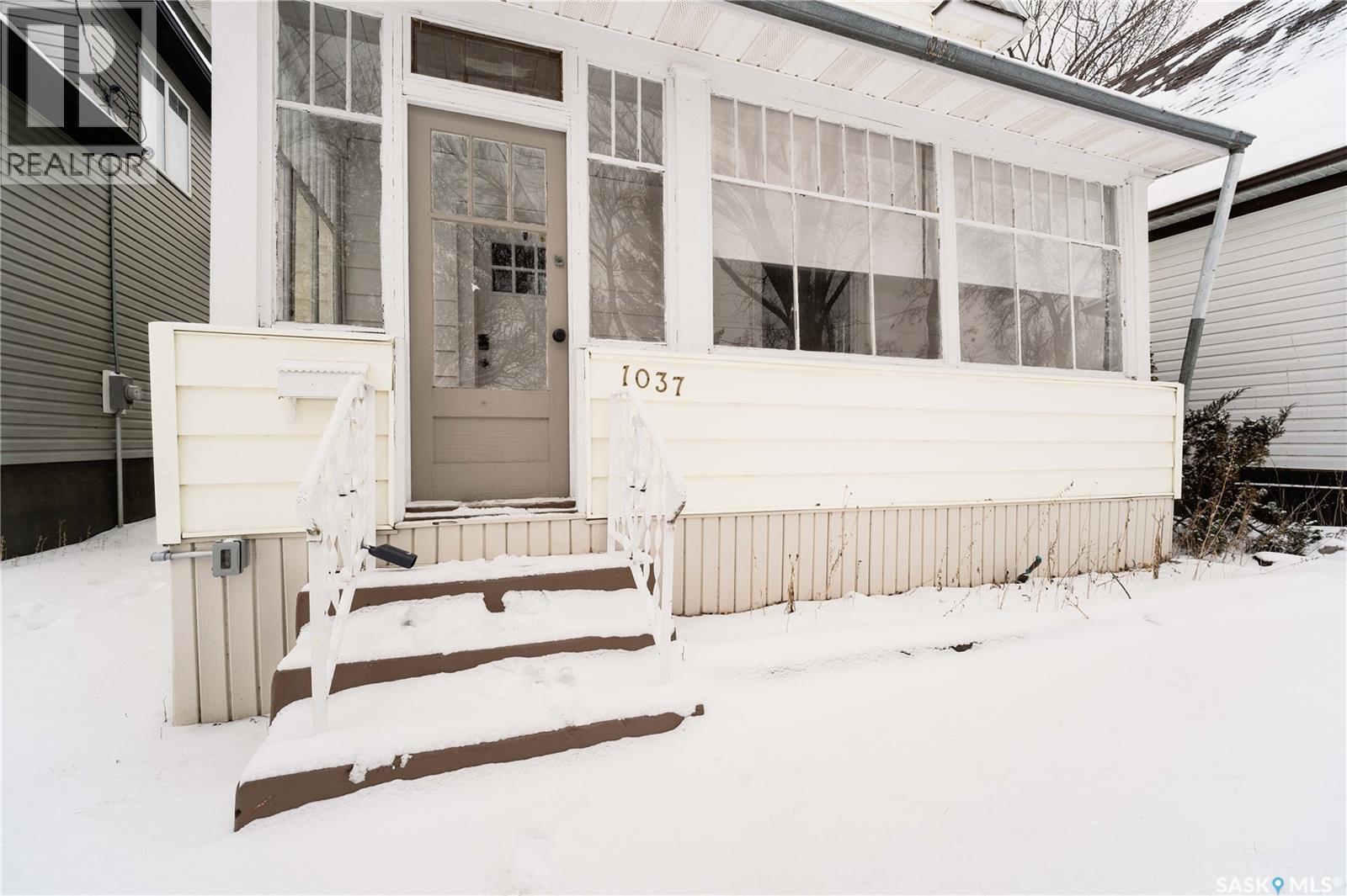 1037 3rd Avenue Ne, Moose Jaw, Saskatchewan  S6H 1E6 - Photo 3 - SK029874