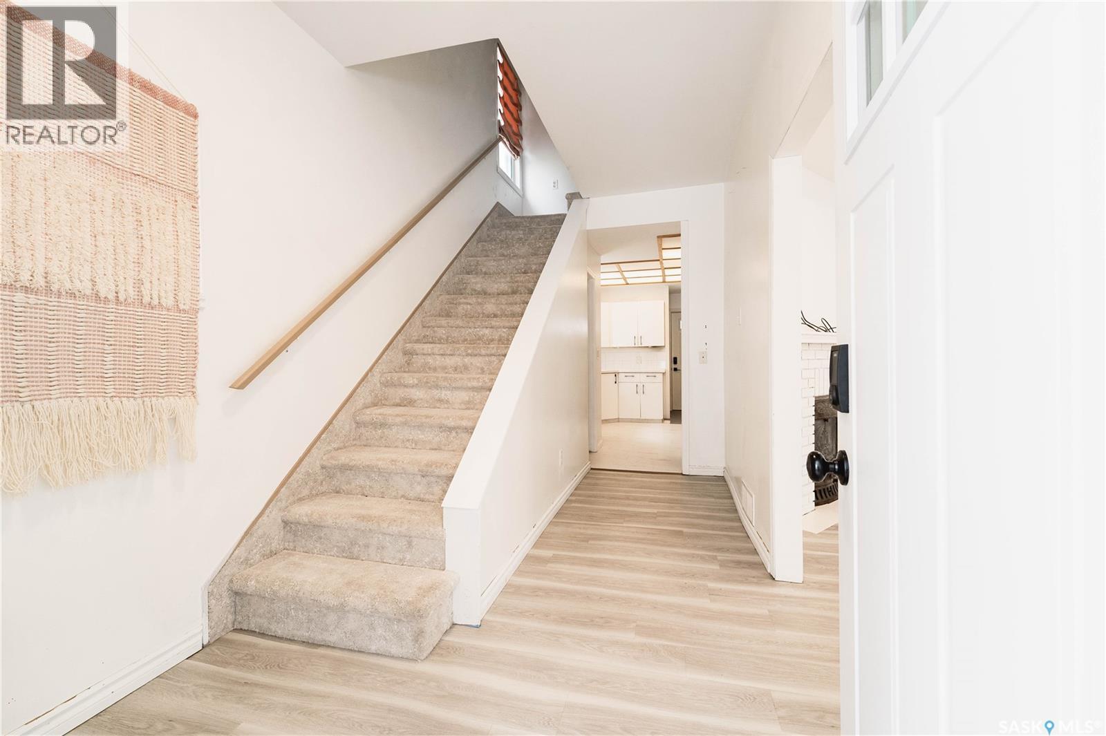 1037 3rd Avenue Ne, Moose Jaw, Saskatchewan  S6H 1E6 - Photo 6 - SK029874