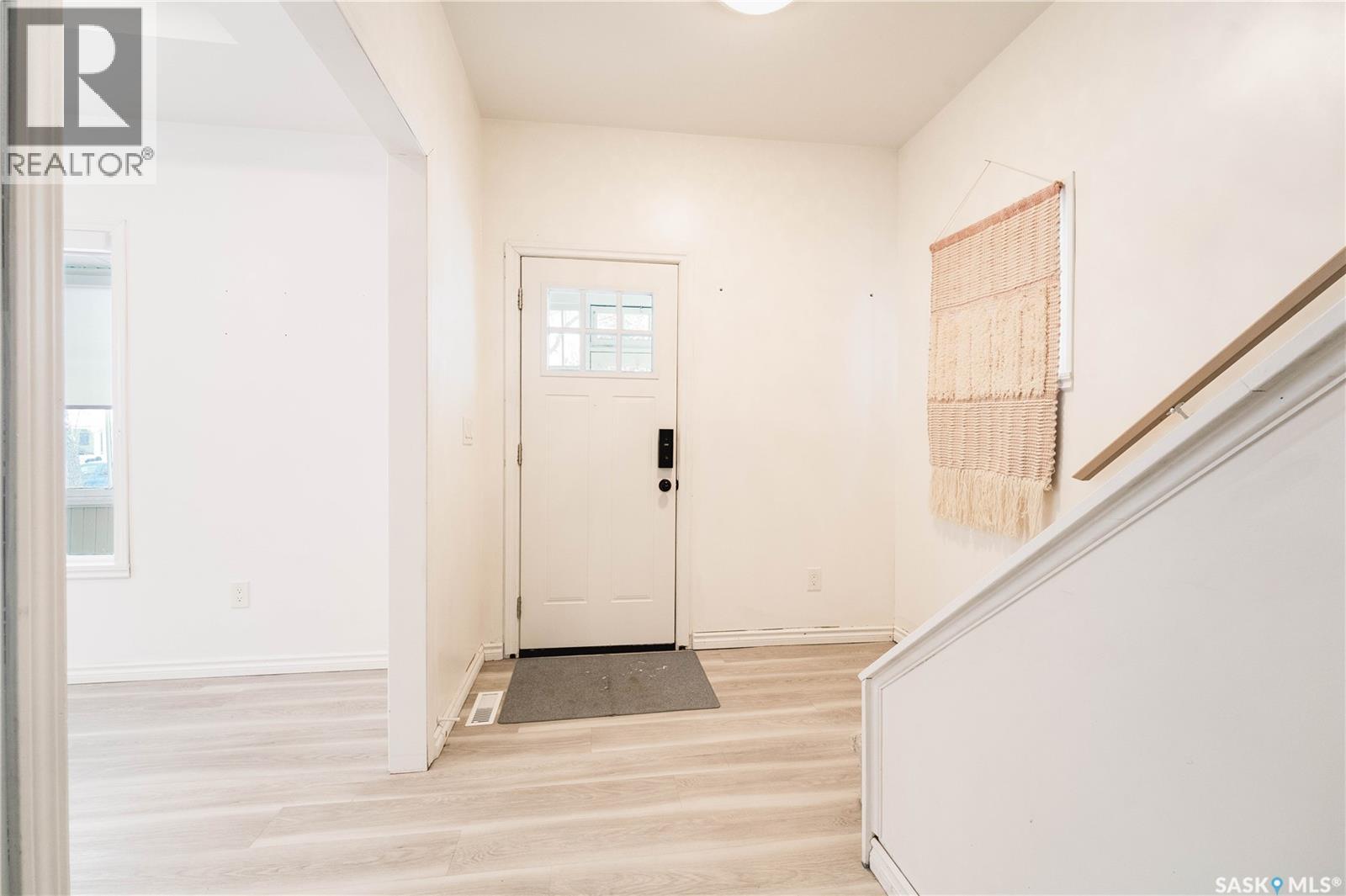 1037 3rd Avenue Ne, Moose Jaw, Saskatchewan  S6H 1E6 - Photo 8 - SK029874