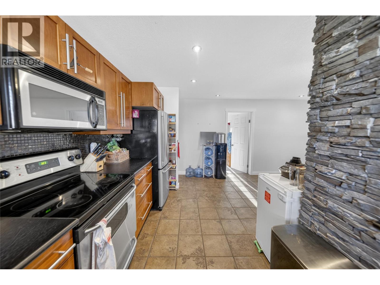 511 3rd Street Nw, Cranbrook, British Columbia V1C 3Z5 - Photo 6 - 10375816