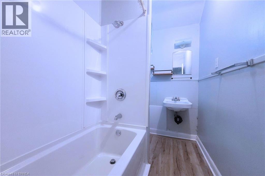 63 East Avenue Unit# Upper, Brantford, Ontario  N3S 3L5 - Photo 12 - 40810039