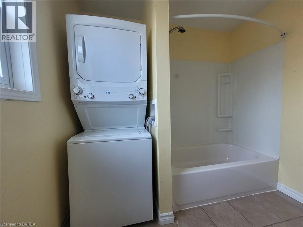 9 Washington Street Unit# A, Brantford, Ontario  N3R 3W9 - Photo 13 - 40810025