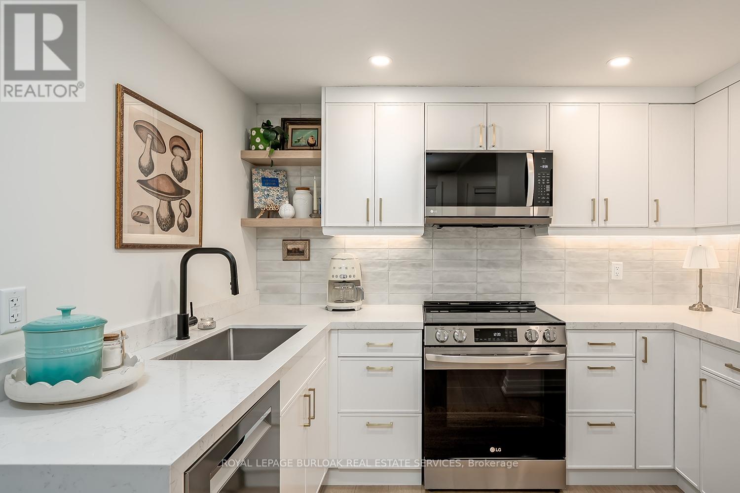 303 - 102 Bronte Road, Oakville, Ontario  L6L 6J5 - Photo 7 - W12850600